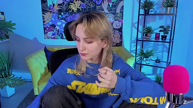 LuxRayi online show from February 20, 2025, 6:24 pm