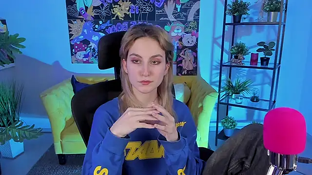 LuxRayi online show from February 20, 2025, 9:31 pm