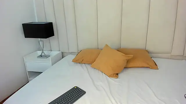 NataGarcia online show from April 17, 2026, 4:43 pm