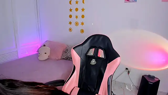 Kaoriyoshii online show from November 23, 2025, 7:13 pm