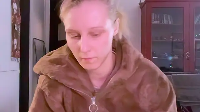 KatiKate online show from March 3, 2025, 4:36 pm