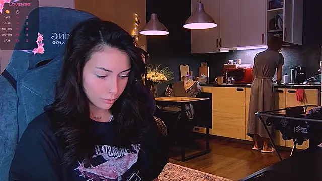 KatiKate online show from November 3, 2025, 5:05 pm