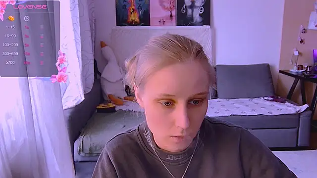 KatiKate online show from March 20, 2025, 1:48 pm