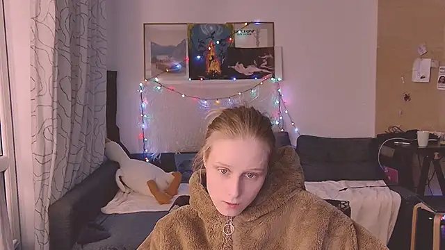 KatiKate online show from February 25, 2025, 5:08 pm