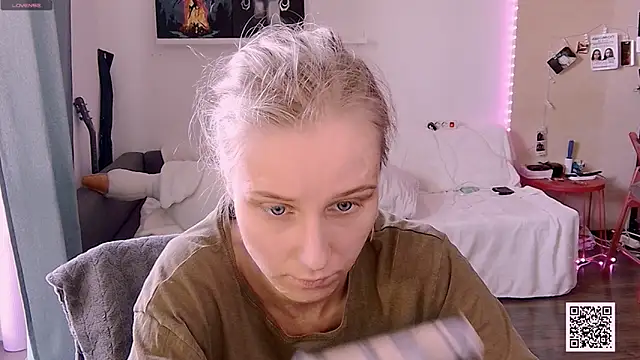 KatiKate online show from September 9, 2025, 11:08 am