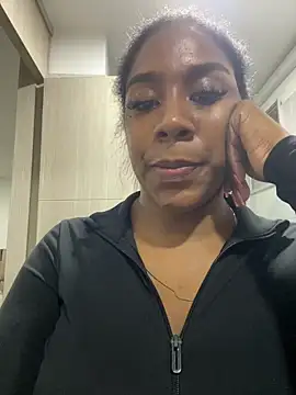 KloheCurvy online show from April 6, 2026, 11:39 pm