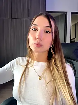 Snapshot of SophieRaily_ chatting on September 16, 2025, 7:04 pm SophieRaily online show from September 16, 2025, 7:04 pm