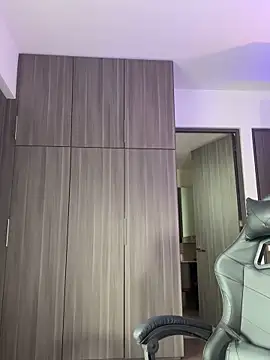 Snapshot of SophieRaily_ chatting on October 20, 2025, 9:26 pm SophieRaily online show from October 20, 2025, 9:26 pm