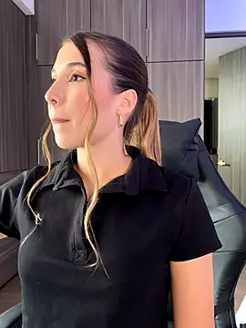 Snapshot of SophieRaily_ chatting on September 8, 2025, 8:08 pm SophieRaily online show from September 8, 2025, 8:08 pm