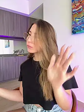 Snapshot of SophieRaily_ chatting on February 24, 2025, 9:52 pm SophieRaily online show from February 24, 2025, 9:52 pm