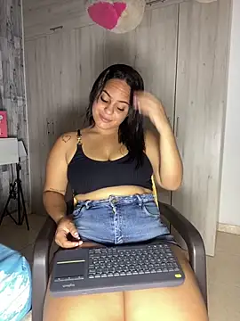 Violetrousse online show from April 10, 2026, 7:43 pm