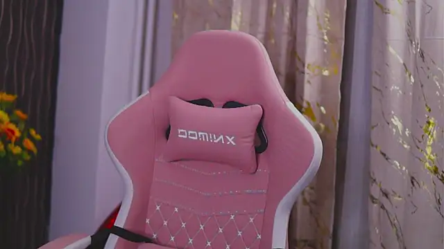 Snapshot of KimSkyex chatting on February 17, 2025, 10:38 pm KimSkyex online show from February 17, 2025, 10:38 pm