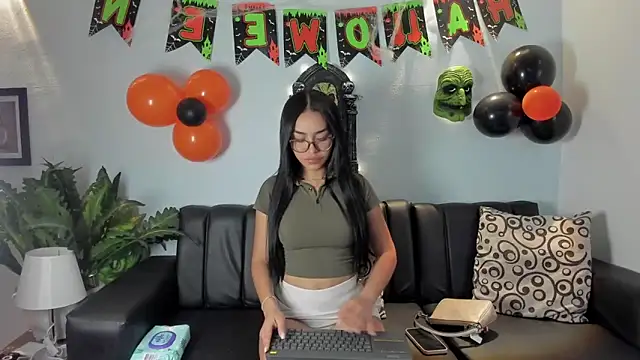 Mia petite01 online show from October 4, 2025, 9:38 pm