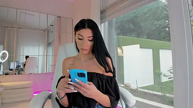 missdiamond  online show from November 4, 2025, 8:07 am