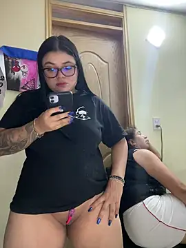 alissonfernandez  online show from April 4, 2026, 9:32 pm