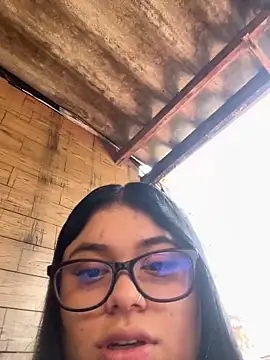 alissonfernandez  online show from October 17, 2025, 4:20 pm