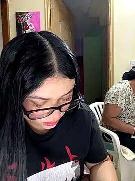 alissonfernandez  online show from November 13, 2025, 10:13 pm