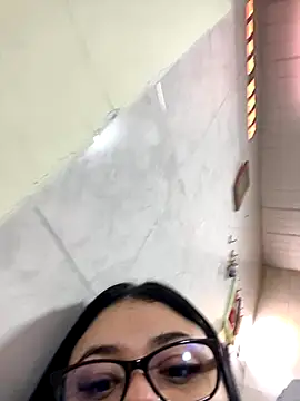 alissonfernandez  online show from September 24, 2025, 2:12 pm