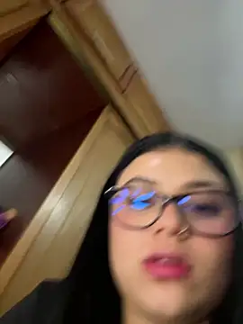 alissonfernandez  online show from November 27, 2025, 12:44 am