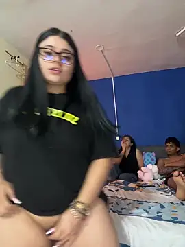 alissonfernandez  online show from February 8, 2026, 7:00 pm