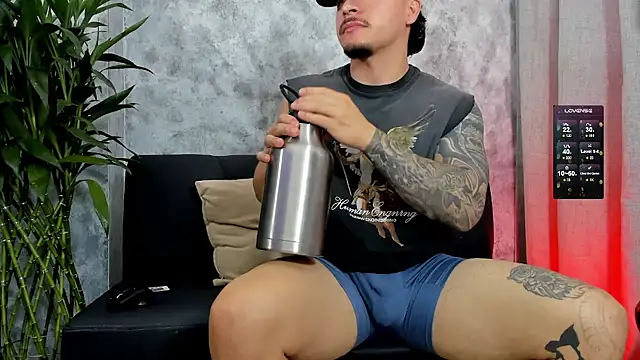 boyc022  online show from December 18, 2025, 10:24 pm