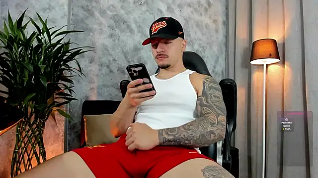 boyc022  online show from April 10, 2026, 1:07 pm