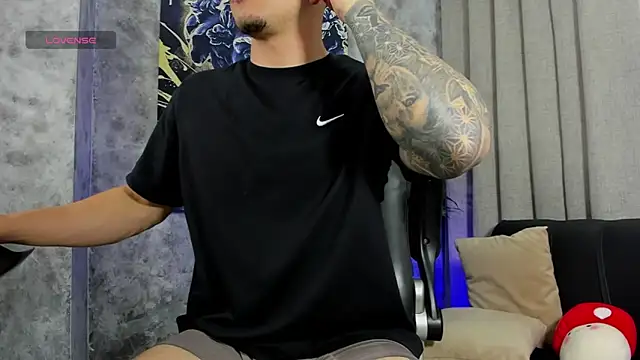 boyc022  online show from February 4, 2026, 11:44 pm