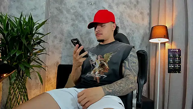 boyc022  online show from November 22, 2025, 9:57 pm