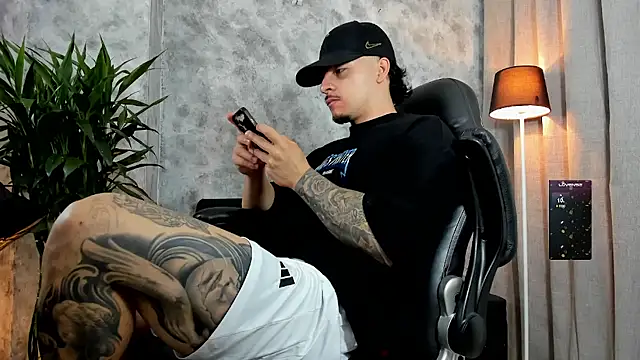 boyc022  online show from December 1, 2025, 12:28 pm