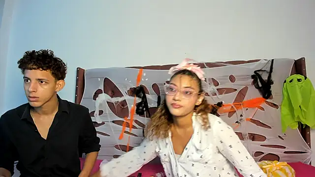 smiths couple online show from October 21, 2025, 1:10 pm