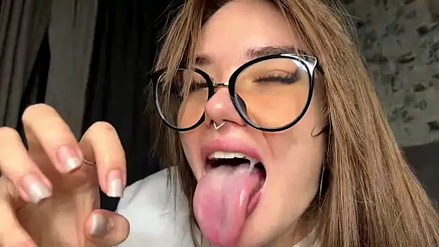 Snapshot of BlissDodd chatting on October 2, 2025, 6:22 pm BlissDodd online show from October 2, 2025, 6:22 pm