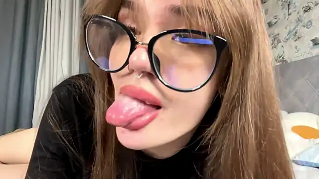 Snapshot of BlissDodd chatting on October 13, 2025, 6:42 pm BlissDodd online show from October 13, 2025, 6:42 pm