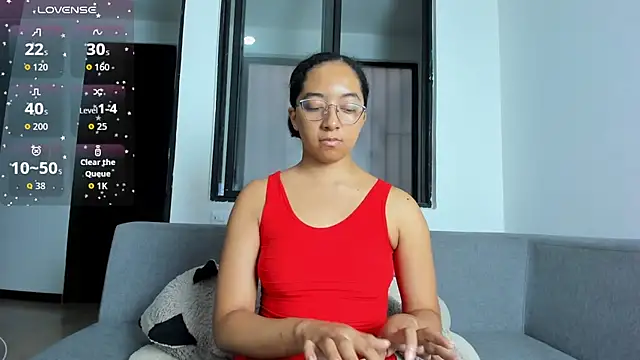 NAHOMI MILLER online show from December 4, 2025, 9:58 pm