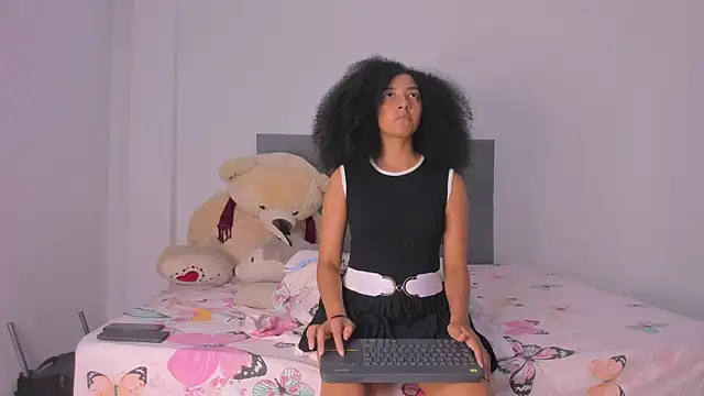 NAHOMI MILLER online show from January 17, 2025, 5:00 am