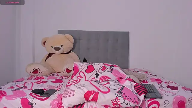 NAHOMI MILLER online show from January 11, 2025, 12:33 am