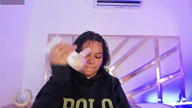 Snapshot of Carolina_Evanss chatting on September 16, 2025, 11:44 am Carolina Evanss online show from September 16, 2025, 11:44 am