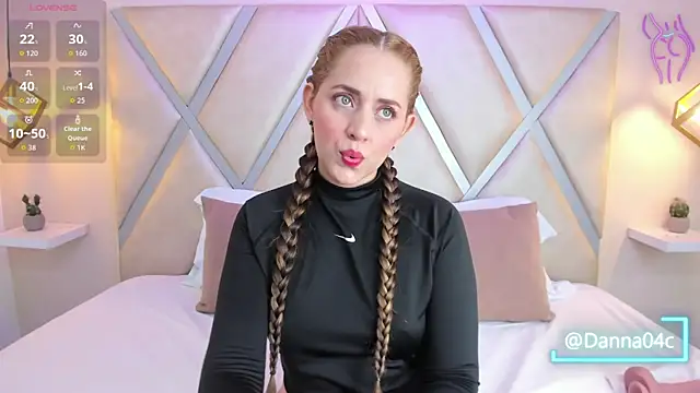 Snapshot of DannaCouper chatting on October 3, 2025, 11:23 am DannaCouper online show from October 3, 2025, 11:23 am