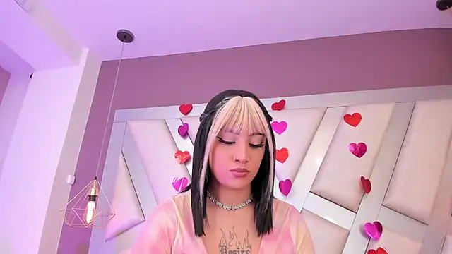 MadissonRey online show from March 4, 2026, 1:19 pm