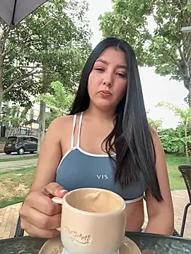 licky lu online show from April 10, 2026, 4:25 pm