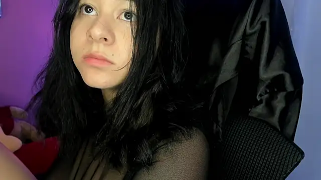 agnes 213 online show from October 23, 2025, 2:05 pm