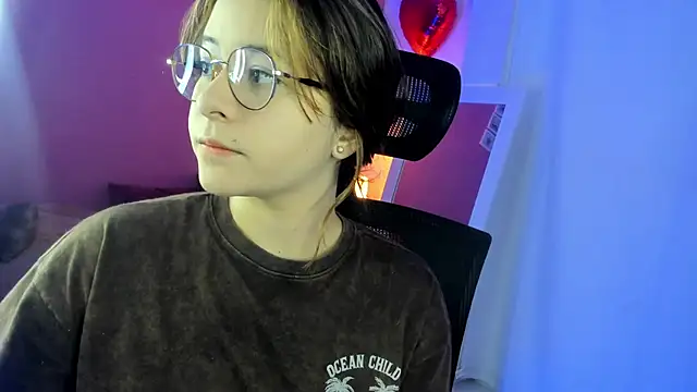 agnes 213 online show from February 12, 2026, 2:28 pm