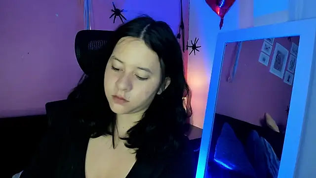 agnes 213 online show from November 6, 2025, 1:48 pm