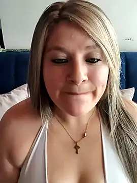 Snapshot of Neve_Collins chatting on July 8, 2026, 3:45 pm Neve Collins online show from July 8, 2026, 3:45 pm