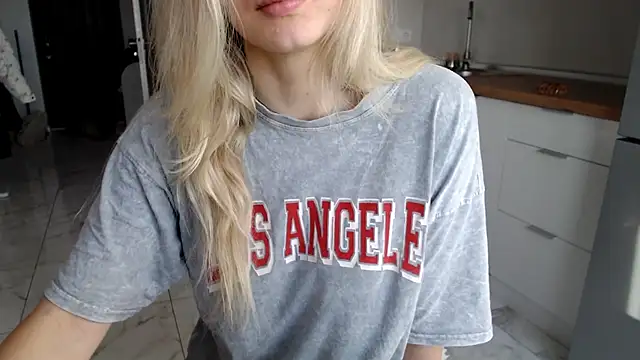 Snapshot of KissMyVibe chatting on January 8, 2025, 11:21 am KissMyVibe online show from January 8, 2025, 11:21 am