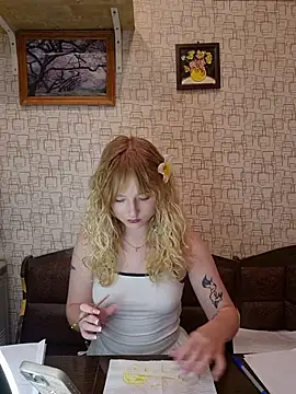 lola  banny online show from October 22, 2025, 3:44 pm