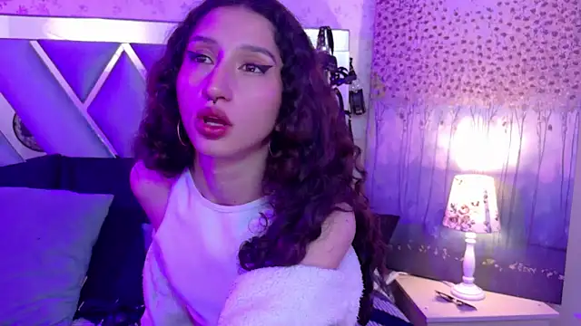 Queenjenn   online show from April 22, 2026, 11:33 pm