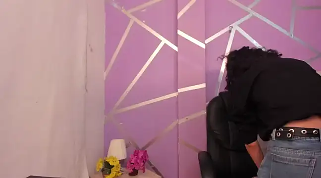 Queenjenn   online show from February 16, 2025, 7:49 pm