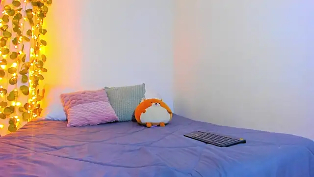 emillyhills online show from February 6, 2025, 7:24 am