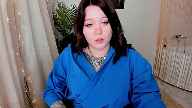 MoonLghte online show from March 12, 2025, 10:28 pm