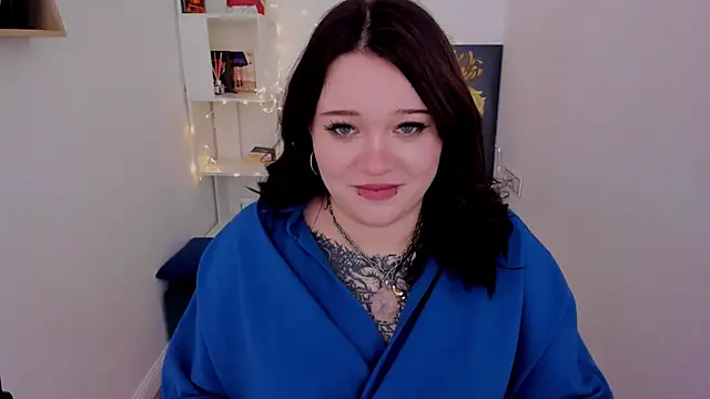 MoonLghte online show from March 9, 2025, 2:43 pm